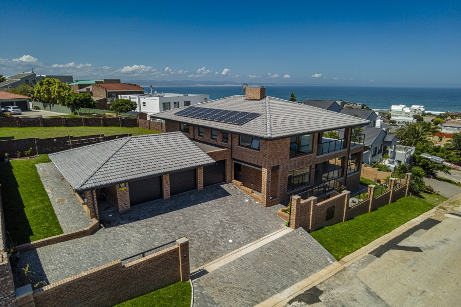 4 Bedroom Property for Sale in Wavecrest Eastern Cape